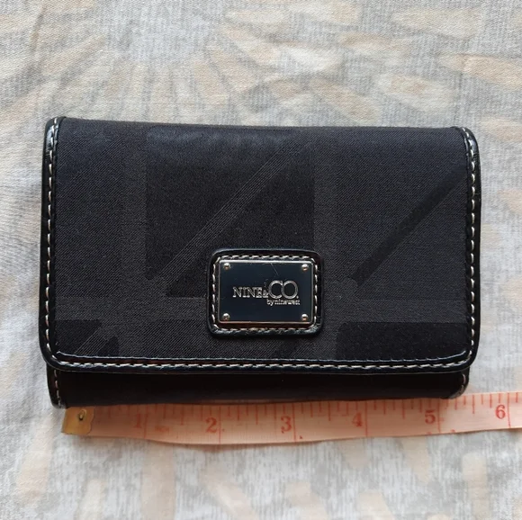 Nine & Co geometric print wallet. - Picture 11 of 12